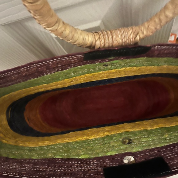 Handmade Woven Natural Palm Handbag. - Picture 2 of 4